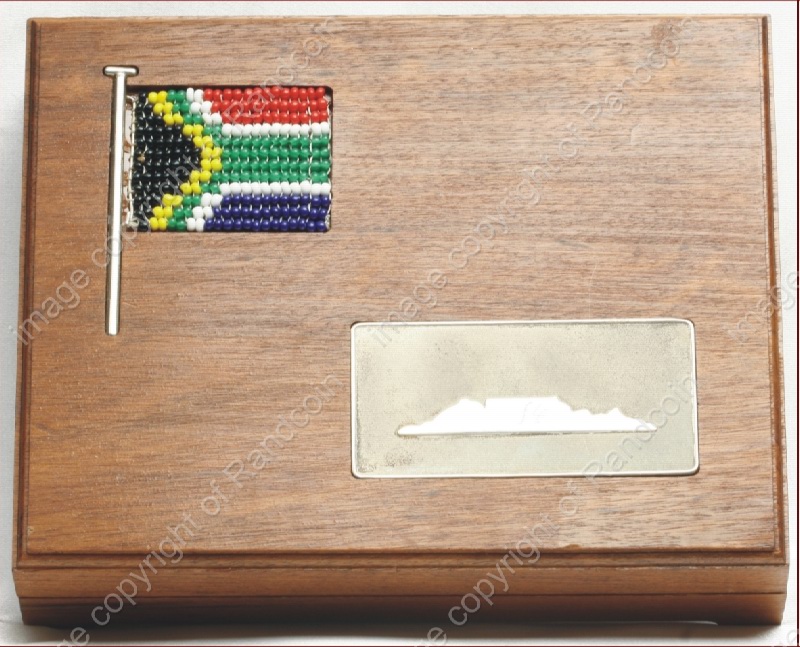 2001_Gold_Protea_Launch_set_Tourism_box_closed