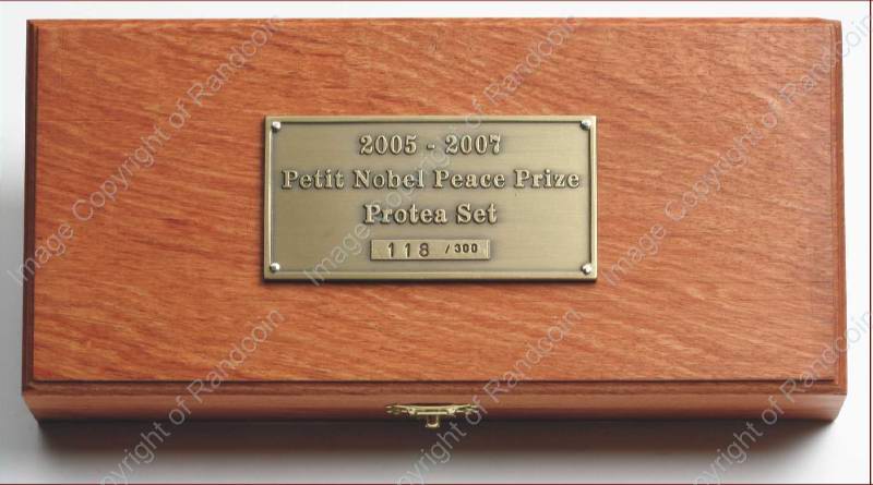 2008_Petit_Nobel_Peace_Set_2005_to_2007_closed_box.