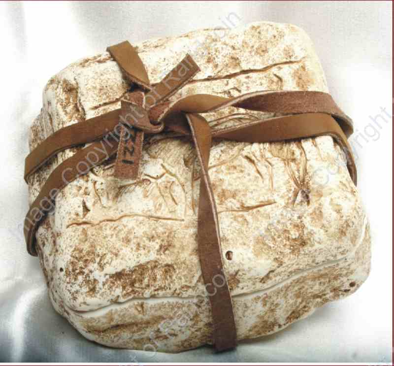 2004_Heritage_Gold_R2_Quarter_Ounce_Drakensberg_closed_box