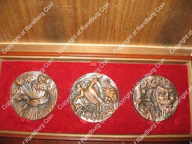 Primatesta_Copper_Medallion_Set_in_Wooden_box_ob.jpg