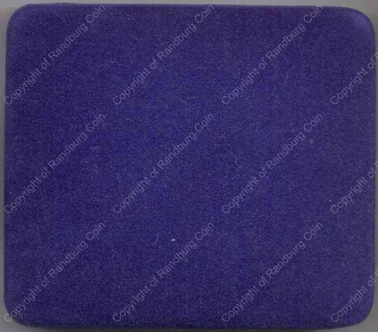 Great_Britain_2000_Millenium_5_pound_Coin_Box.jpg