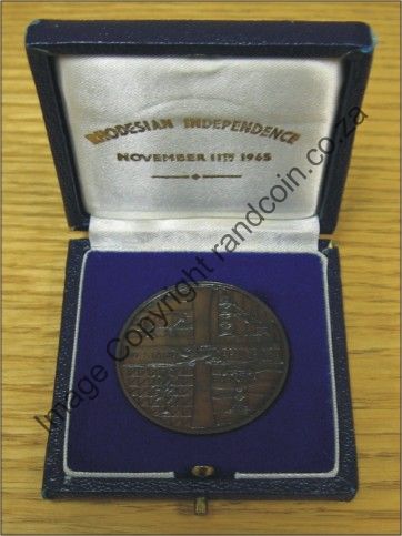 Rhodesia_Independance_Medallion_box_open_rev