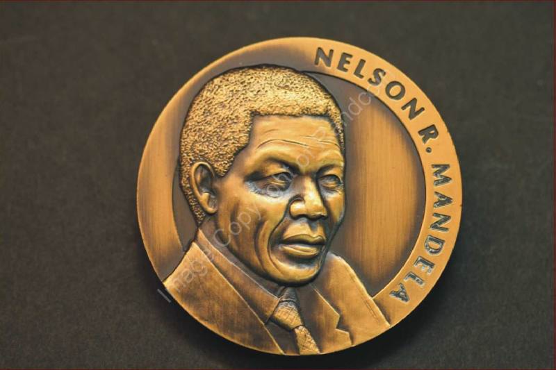 Mandela_FNB_Medallion_Medal_ob