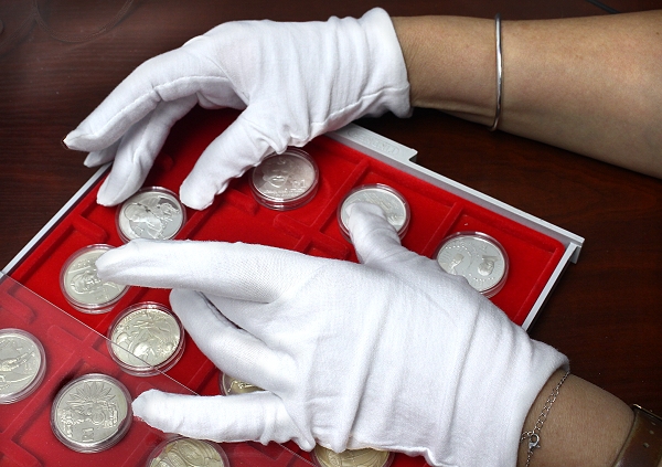 Numismatic Cotton Gloves a