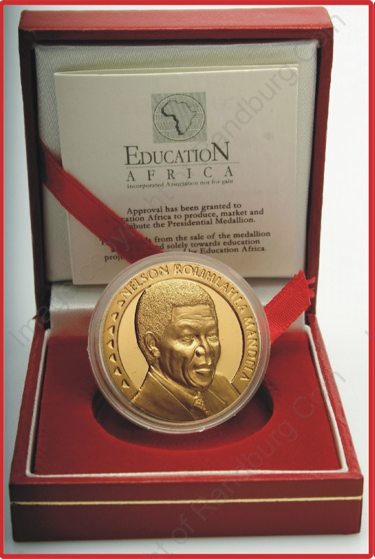 Mandela_FNB_Medallion_Tenthoz_Gold_Education_coin_ob.jpg