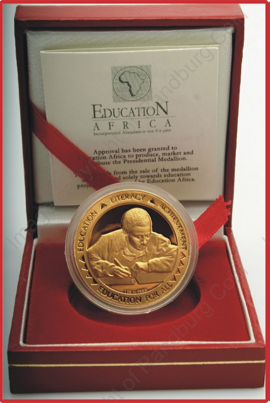 1994_1oz_Gold_Mandela_Inauguration_Single_Medallion_Education_Africa_box_rev