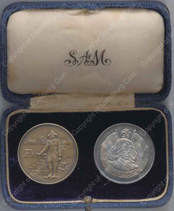 1952_Jan_van_Riebeeck_Medal_Set_Box_ob.jpg