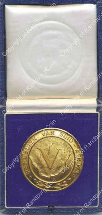1966_Gilded_Silver_RSA_5th_Anniversary_Medallion_Box_rev.jpg