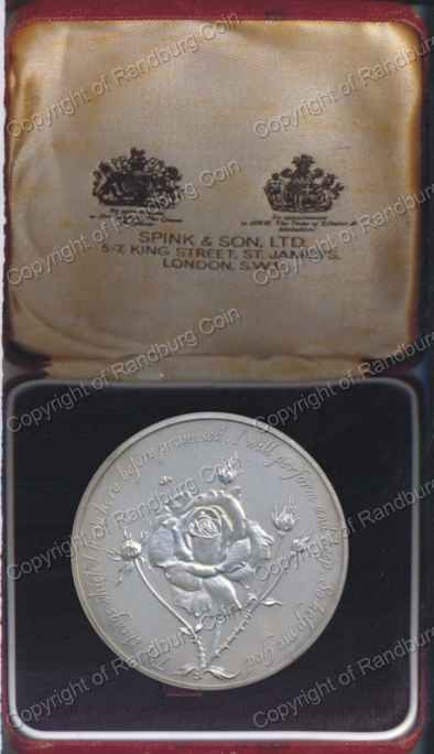 Great_Britain_1977_Silver_Jubilee_QE2_Large_Silver_Medallion_Box_rev.jpg