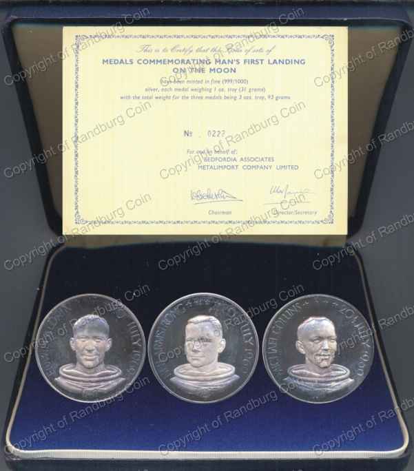 Man_1st_Landing_on_Moon_Silver_Set_Box_ob.jpg