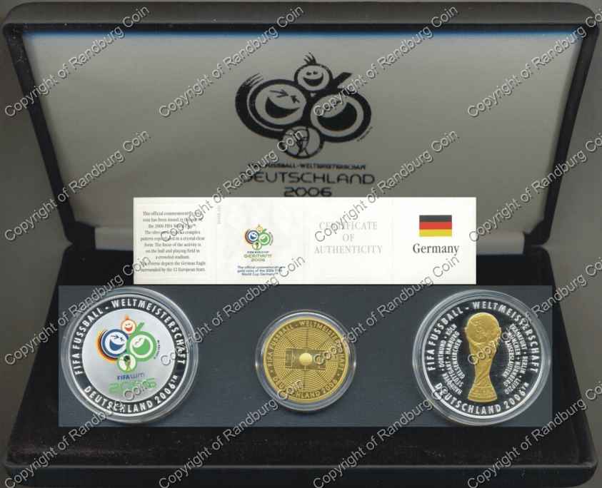 Germany_2006_FIFA_World_Cup_Set_Open_Box_ob.jpg